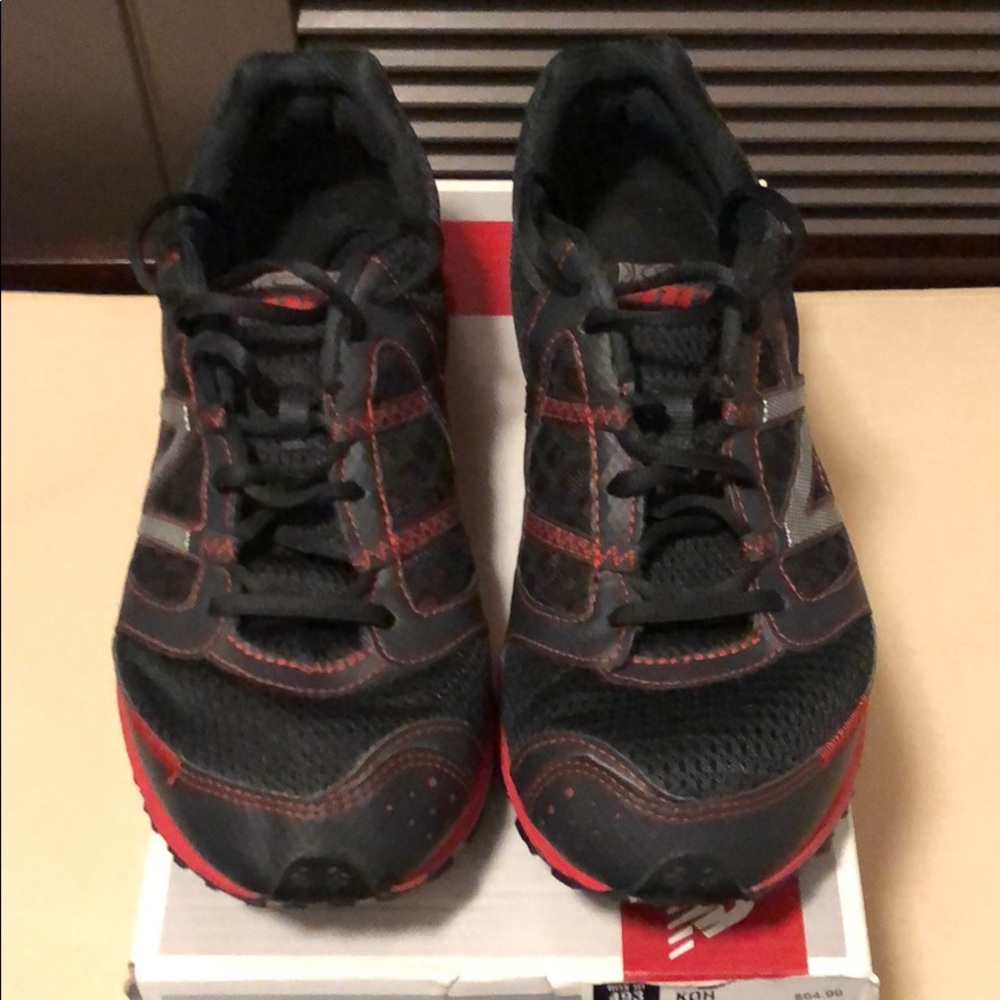 New Balance trail running shoes. MT310BR